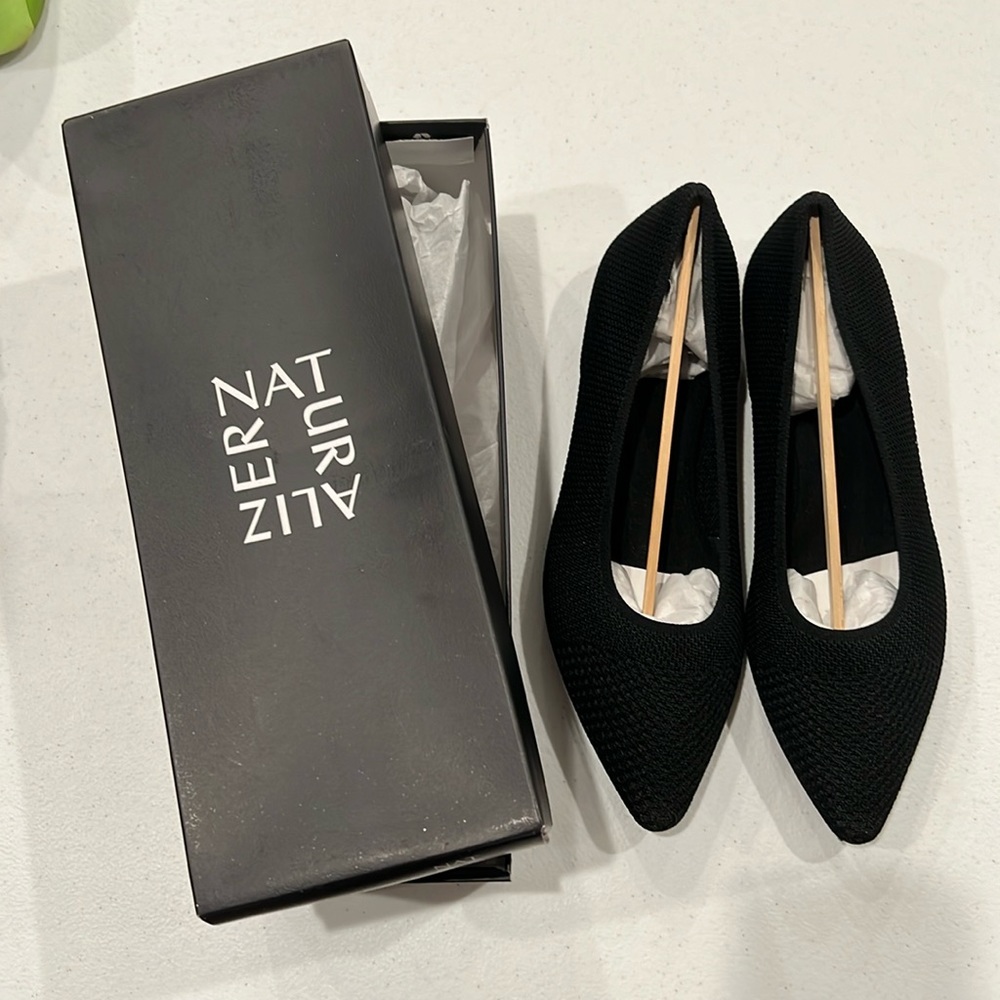 Naturalize Brand Black Women’s Size 11W Pointed Toe Flats